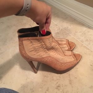 Vince Camuto high heel size 6.5